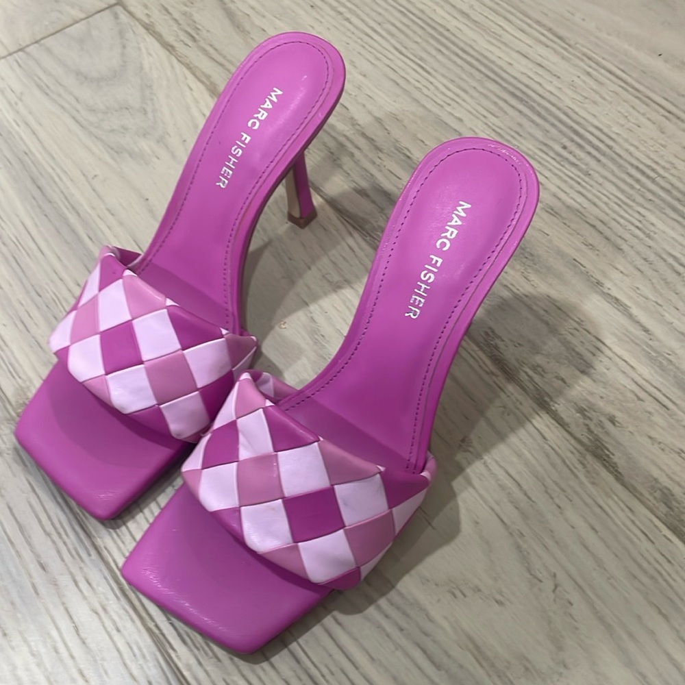 Brand New MARC FISHER Pink Mules Weave, Size 6.5